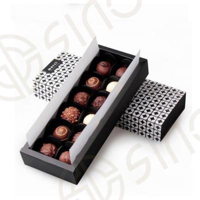 Chocolate box with flexible dividers
